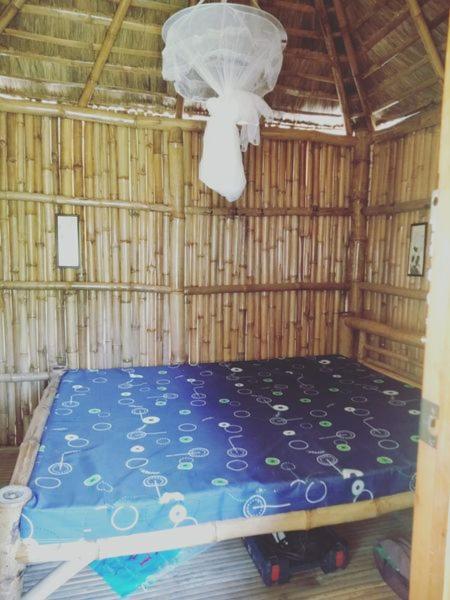 Titanic'S Nipa Hut Hostel Моалбоал Екстериор снимка